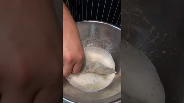 Рецепт хрустящих креветок панировке из кокосовой стружки за пять минут. смотреть онлайн