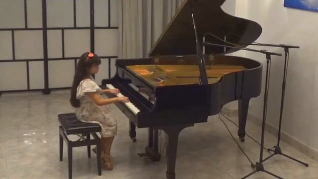 Layla Ibrahim (8 years old) playing Bach's beautiful Minuet in G major смотреть онлайн