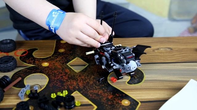 LEGO Batman Movie Bat-sandbuggyen 70918 Пустынный багги Бэтмена смотреть онлайн