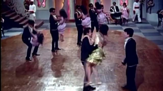 Rhythms del Mundo ft Arctic Monkeys 'Dancing Shoes' смотреть онлайн