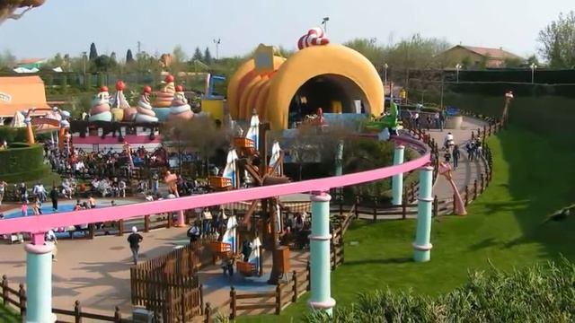 Visiting Gardaland, Amusement park in Castelnuovo del Garda, Italy смотреть онлайн
