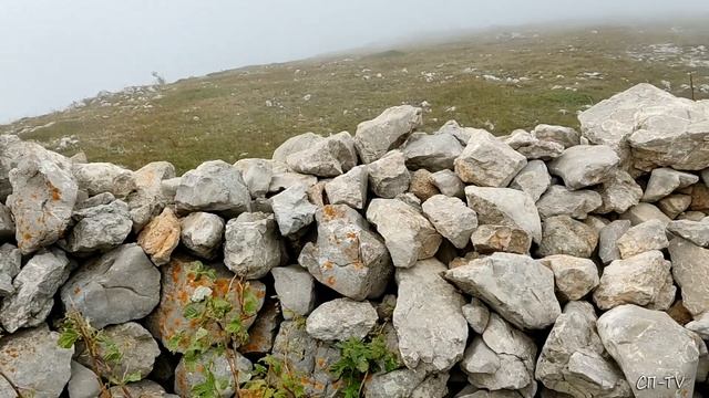 Крым. Восхождение на Чатыр-Даг в тумане смотреть онлайн