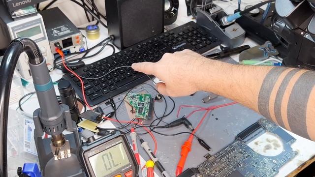 Riparazione Macbook Pro A1990 - Non carica e non si accende смотреть онлайн