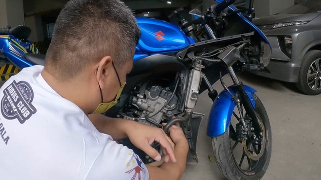 Motorcyle Sparkplug Replacement II Denso Sparkplug II How to Replace Motorcyle Sparkplug II GSX R15 смотреть онлайн