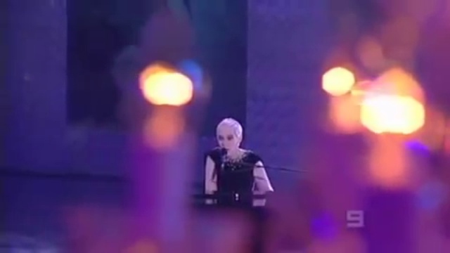 Annie Lennox - There Must Be An Angel (Live at Logies 2009) смотреть онлайн