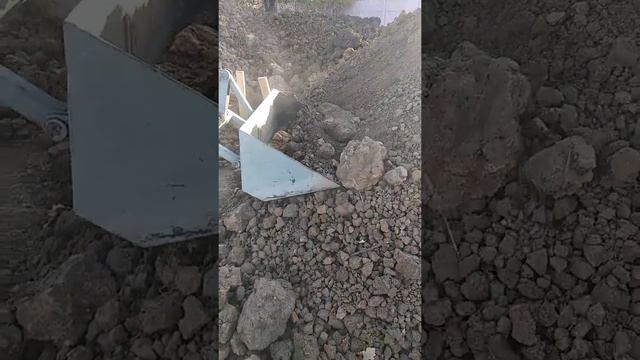 Закончили заливку фундамента занимаемся подсыпкой грунта миниексковатором смотреть онлайн