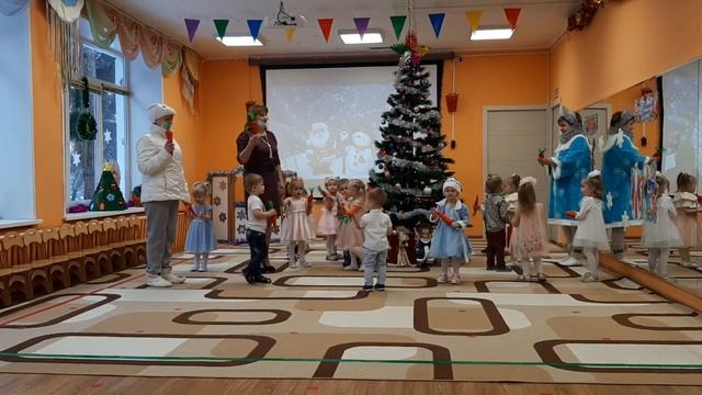Новогодний утренник в яслях "Домик у дорожки" / п. Биорки / 21.12.2021 смотреть онлайн