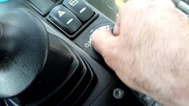 органы управления экскаватора Volvo Ew 205d.