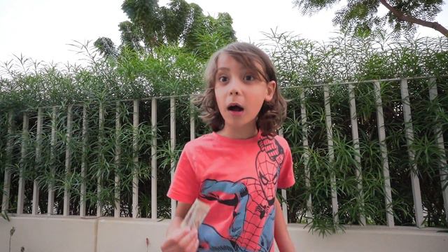 Ice cream seller cannot be trusted! смотреть онлайн