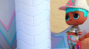 УТРО КУКЛЫ ЛОЛ в ЗИМНЕМ ЗАМКЕ LOL SUPRIRSE OMG Doll MORNING ROUTINE in Winter Disco Chalet Bunk Bed