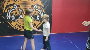 Курс-онлайн по самообороне в учебных заведениях. Урок 11 как младшему защититься от старшего