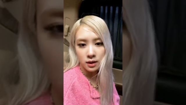 [20210327] [RAW] BLACKPINK's Rose (로제) (@roses_are_rosie) IG Live смотреть онлайн