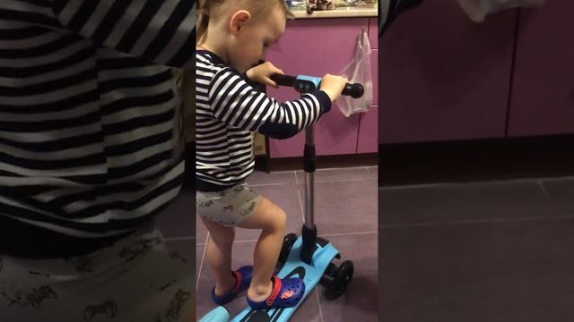 купили крутой самокат с дымом и соплами смотреть онлайн