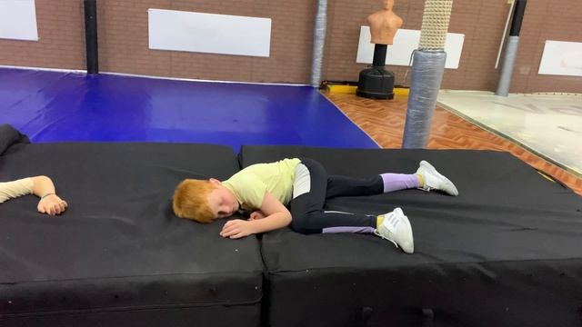 Попрыгали с полусфер смотреть онлайн