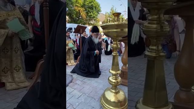 Одесса 🙏☮️🇺🇦 После бомбёжки Спасо- Преображенского Собора ⛪ Люди молятся на улице смотреть онлайн