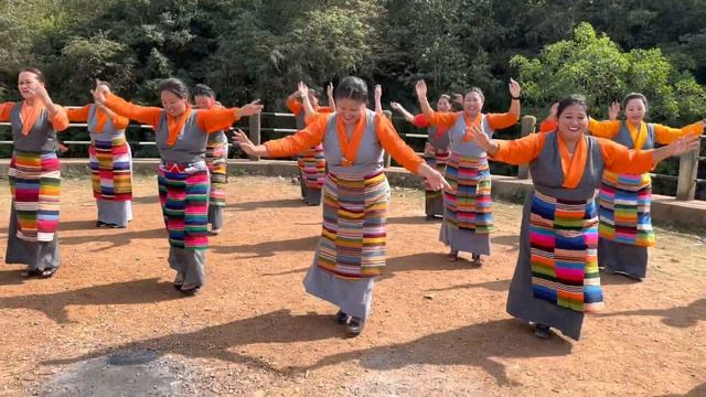 New Tibetan gorshey 2022 ༼ གཡུ་སྦྲང་ལགས་འཚང་ཀ་ཤིག་ཤིག། ༽ cover dance #tibetan #trending #gorshe смотреть онлайн