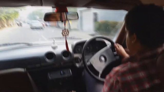 Mercedes Benz W123 Review/Drive/Driving - 200D смотреть онлайн