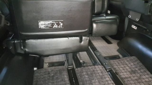 (Jcf547) 2010 Nissan Elgrand HighwayStar 2.5  Black Leather Edition @ Japcarfinder.co.uk