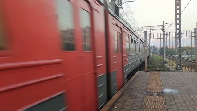 ЭД4М-0310 по неправильному пути, ЭД4М-0450 на платформе Кучино смотреть онлайн