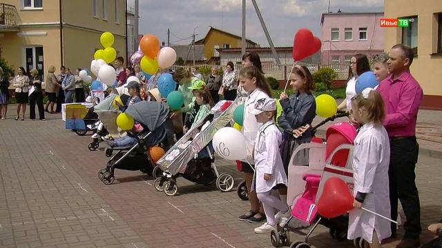 ПАРАД ДЕТСКИХ КОЛЯСОК. г.Ивье смотреть онлайн