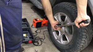 Распаковка и обзор автомобильного комплекта, домкрат- насос и гайковёрт. Код скидки.