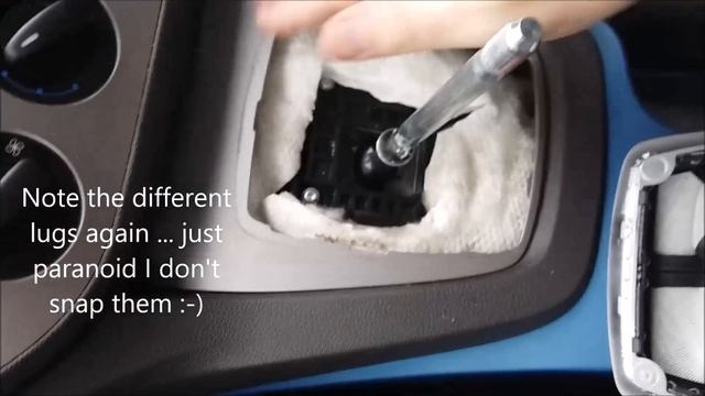 Replacing a Ford Kuga or C-Max Leather Gear lever Gaiter смотреть онлайн