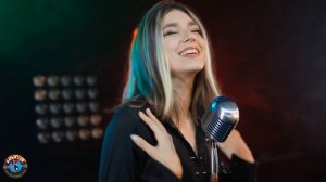 EX'S & OH'S (ELLE KING); Cover by Beatrice Florea