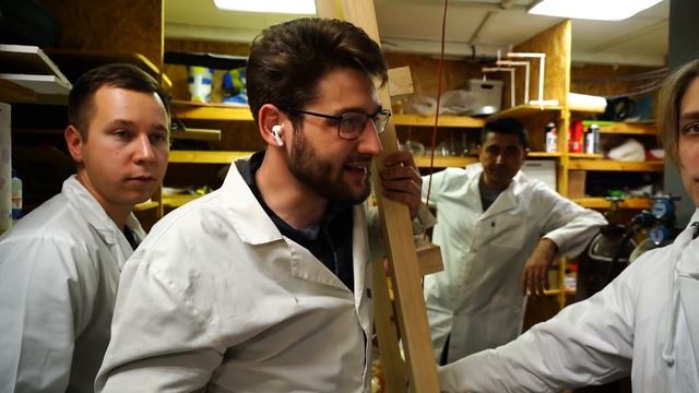 НАКАЧАЛИ ГЕЛИЕМ КОМНАТУ ВМЕСТО ВОЗДУХА! смотреть онлайн