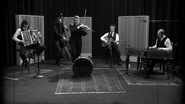 Aaron Ashton Band: Amari Szi Amari