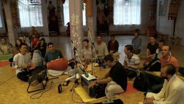 2016.08.19, Пт. - СПб, КЦ Гаура. Пятничный Киртан смотреть онлайн