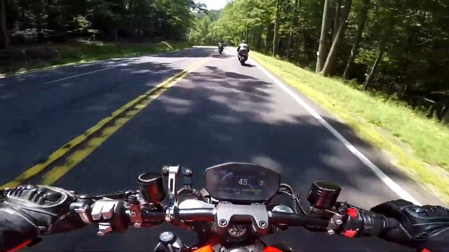 DUCATI MONSTER 1200 - SKYLINE DRIVE MEETUP смотреть онлайн