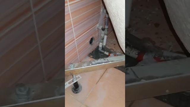 Ремонт трубопроводов в бетонной стяжки . смотреть онлайн