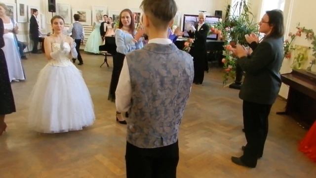 ТАНЦУЙТЕ ГАВОТ! ЭТО ВЕСЕЛО! ? смотреть онлайн