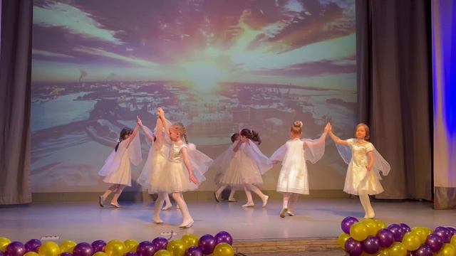 Танец "Петербург - город мой"
Композитор И. Летуновская