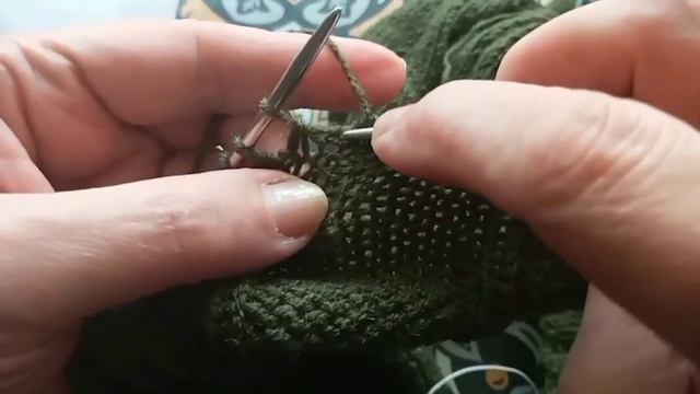 мк.Вяжем внутренний карман на кардигане (левая полочка). смотреть онлайн