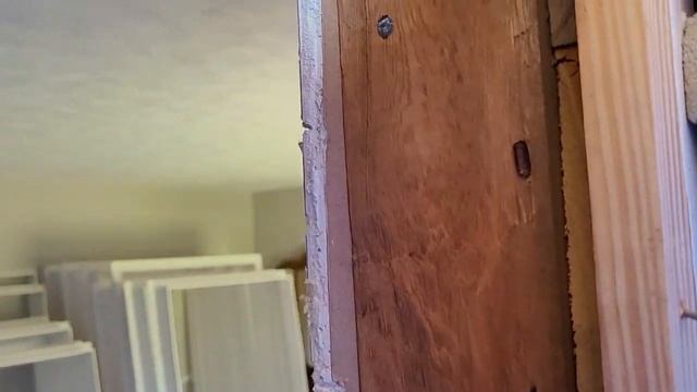 сложный демонтаж деревянного окна.