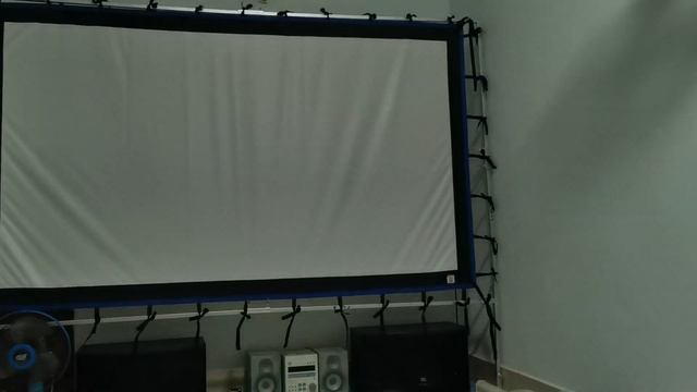 ขายโปรเจคเตอร์ Unic Uc68 ขาย Mini Projector รีวิวโปรเจคเตอร์ 1800 ลูเมนส์ หลอดภาพใช้ได้20000ชั่วโมง