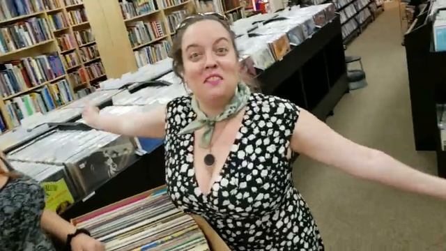 Mostly Rock Vinyl Records & What is the Status Quo? смотреть онлайн