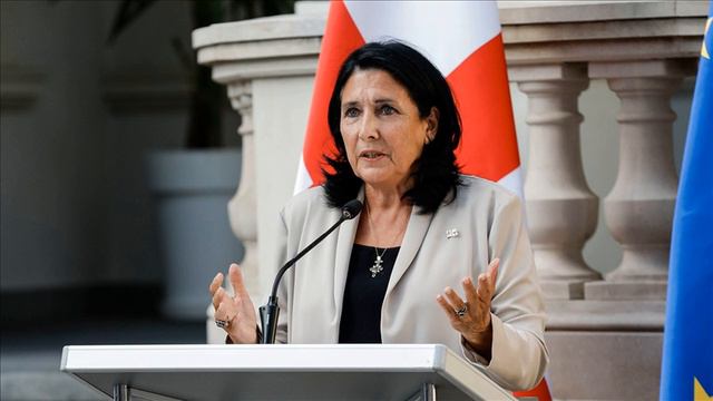 Президент Грузии Зурабишвили считает, что помилование Саакашвили повысит нестабильность в стране. смотреть онлайн