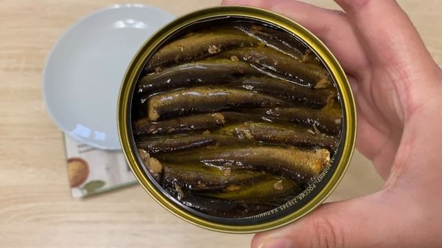 ШПРОТЫ ИЗ БАЛЬТИЙСКОЙ КИЛЬКИ | ОБЗОР ШПРОТ В МАСЛЕ | РЫБНОЕ МЕНЮ | ЗА РОДИНУ смотреть онлайн