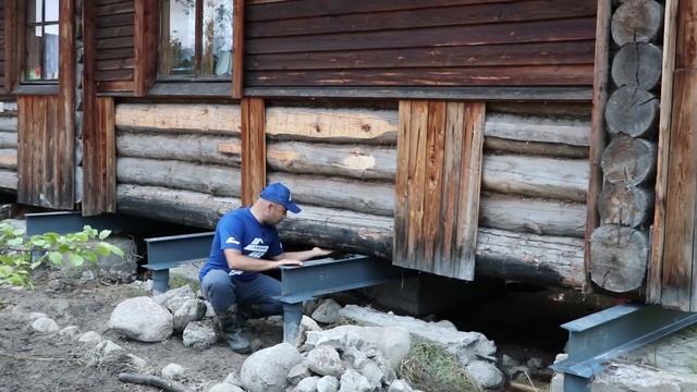 Как поднять дом и заменить под ним фундамент на винтовые сваи. "СВ-Фундамент" смотреть онлайн