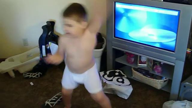 Noah Rhys Thompson dancing to I Will Survive смотреть онлайн