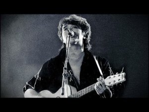 «Ждёшь весну, а придёт война!», исполнители Виктор Цой и Популярная Механика («Первый» Новый День)