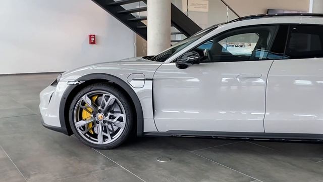 All New Porsche Taycan 4S Cross Turismo !
