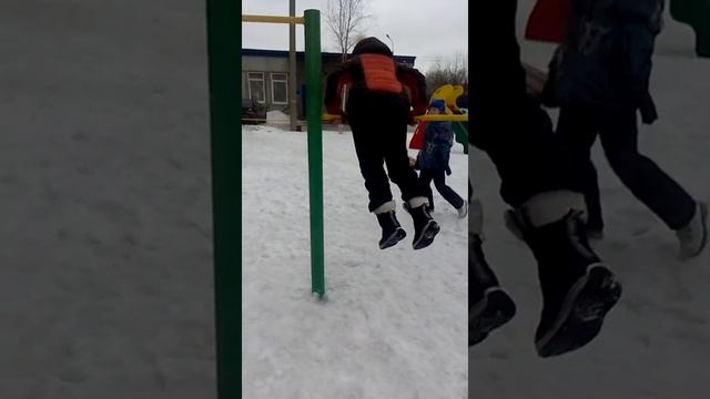 Лиза на большом турникет. смотреть онлайн