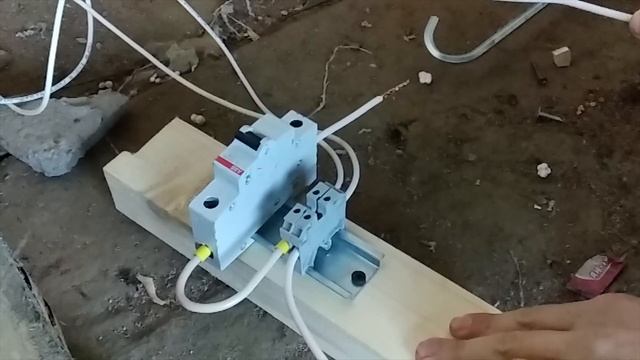 Жжем автоматы EKF, Schneider, ABB, Legrand и разбираем после короткого замыкания. смотреть онлайн