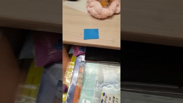 обзор на комнату. место  где я живу. что находится в моей комнате?