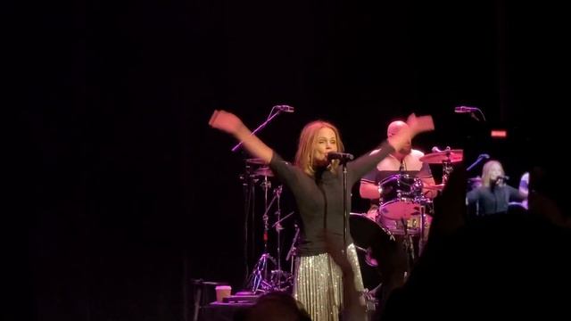 Belinda Carlisle - Head Over Heels…Live at The Fred Kavli Theatre, Thousand Oaks, CA 11/03/2022 смотреть онлайн