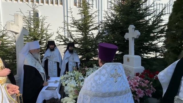 Радоница. Панихида в Свято-Успенском мужском монастыре смотреть онлайн