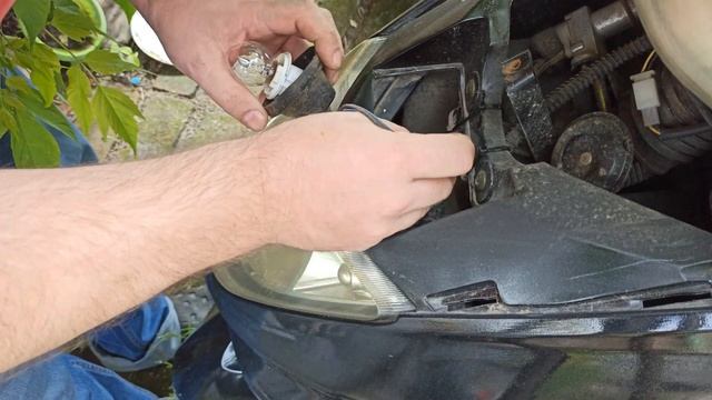 Как установить заменить лампы на электроскутере